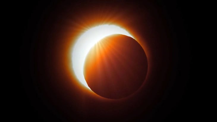 IMSS aconseja protección para evitar riesgos al ver el eclipse anular de sol