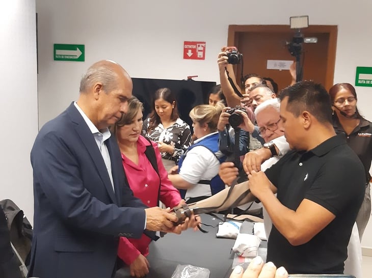 Municipio entrega las primeras 3 prótesis por medio de programa 'De la Mano Contigo'