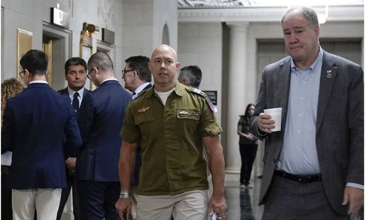 Congresista republicano acude al Capitolio con uniforme militar israelí