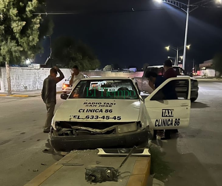 Taxista termina lesionado tras estrellarse contra camellón en la Hipódromo