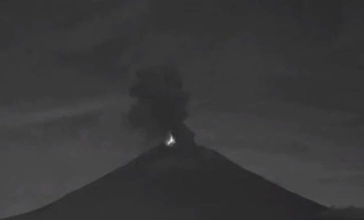 Popocatépetl: Explosión y rayo son captados en video