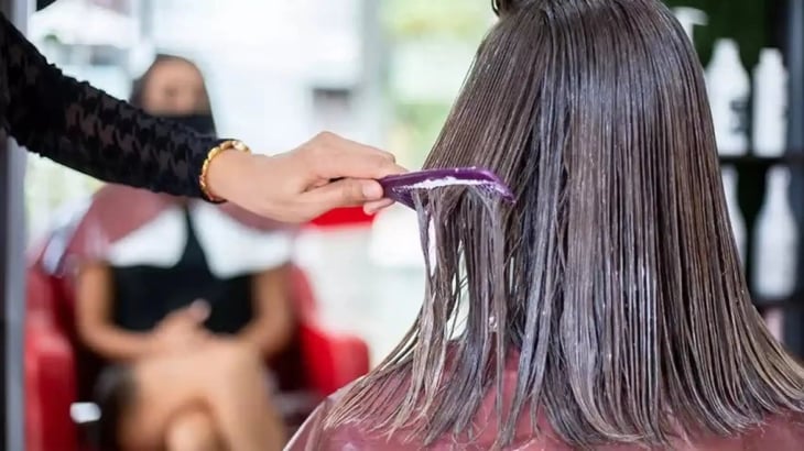 FDA planea prohibición a alisadores de pelo vinculados a riesgos de salud