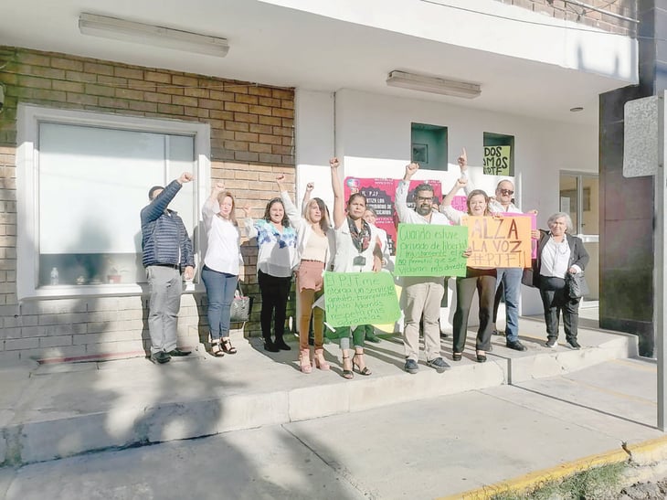 Trabajadores federales hacen manifestación contra AMLO