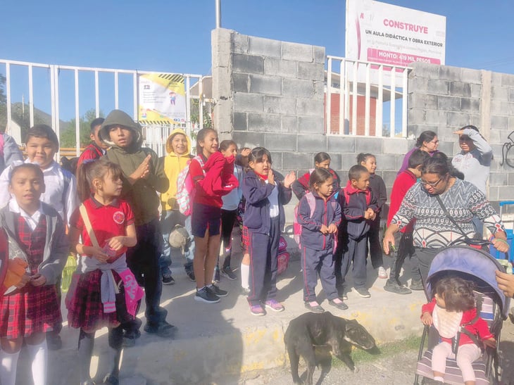 Padres cierran escuela en Colinas por falta de sanitarios 
