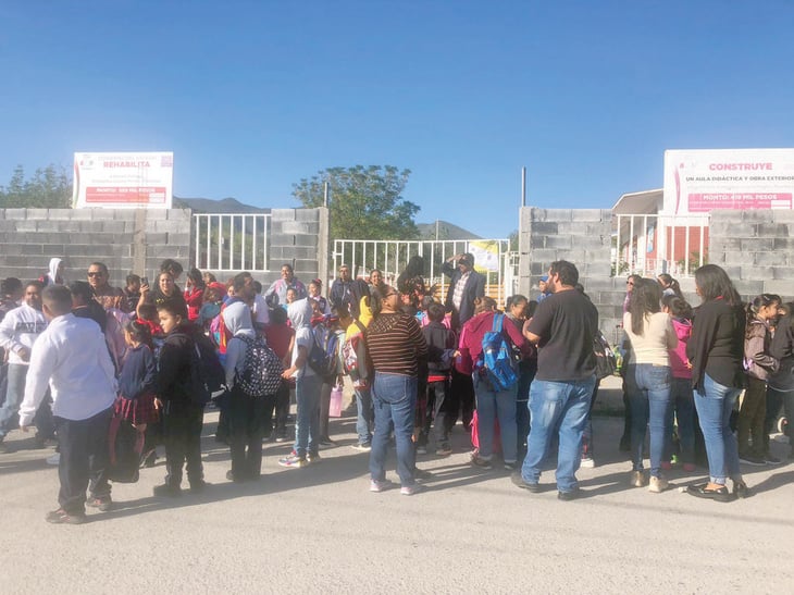 Escuela de Colinas recibe visita de SEP por el cierre
