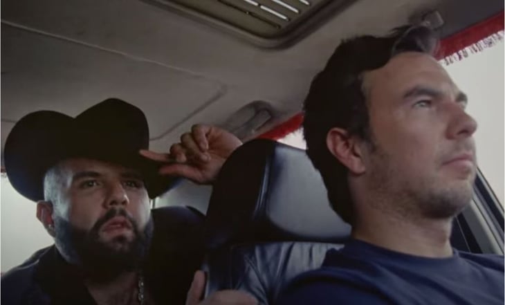 Checo Pérez, en modo taxista, aparece en el nuevo video de Carín León