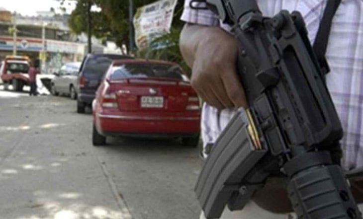 Hombres armados despojan de sus autos a varios conductores en Sinaloa
