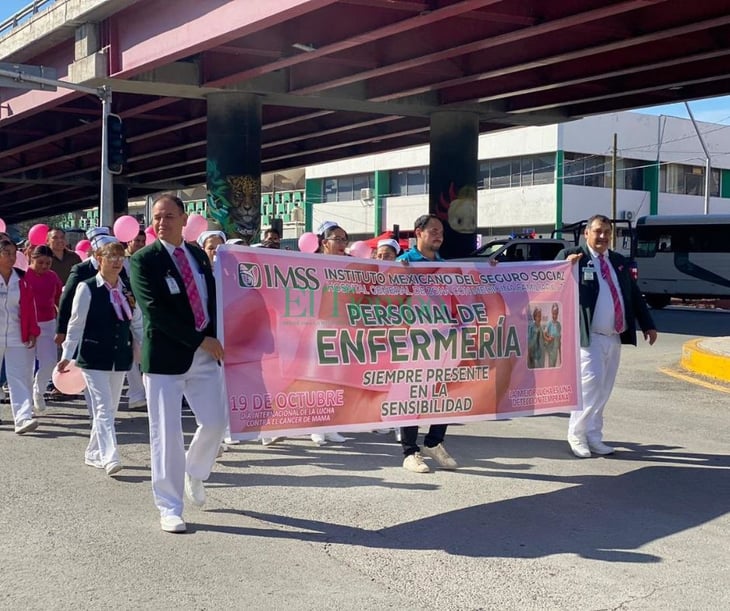 Empleados del IMSS marchan en contra del cáncer de mama