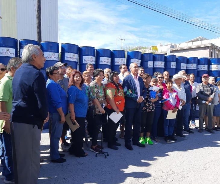 Municipio entrega 1500 botes de basura para  la colonia Telefonistas de Monclova