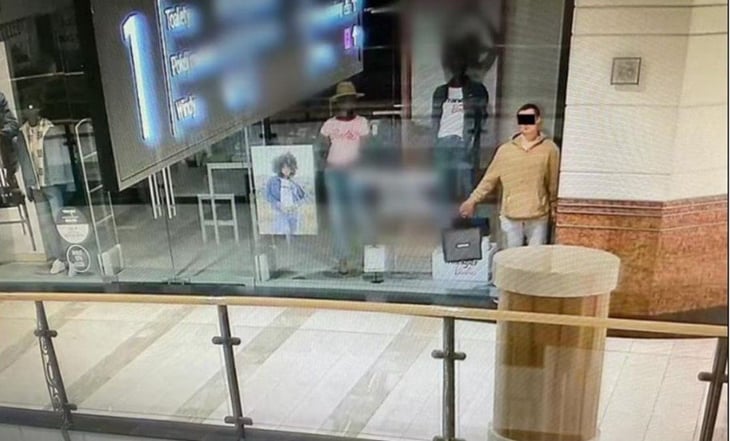 Detienen a un ladrón en Polonia que se hacía pasar por maniquí en centro comercial