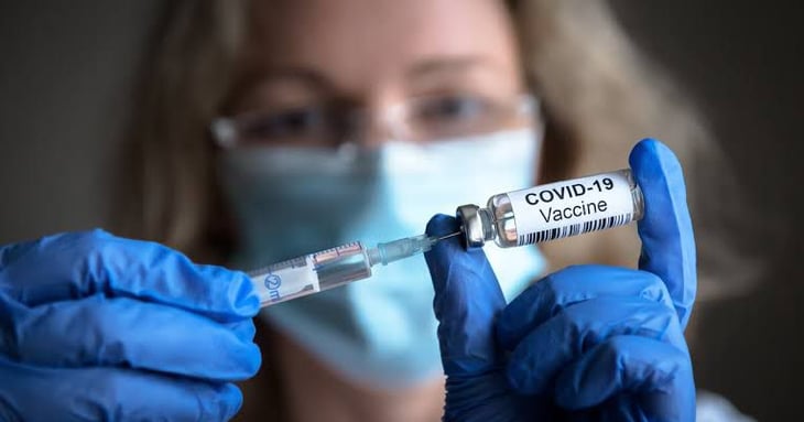 Vacunas COVID en farmacias y privados en proceso de autorización