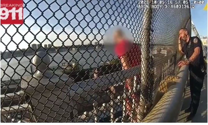 VIDEO: 'Escucha mi voz; te amo': Entre lágrimas, policía impide que hombre salte de un puente en New York