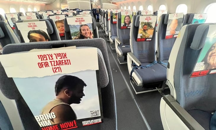 Aerolínea recuerda a rehenes israelíes con sus fotos en los asientos de un avión
