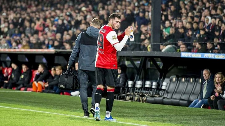 'No hay argumentos para que no juegue': DT de Feyenoord sobre Santi