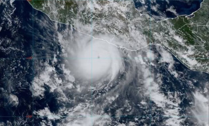 AMLO alerta por huracán Otis; entrará a Acapulco con fuerza de categoría 5, dice