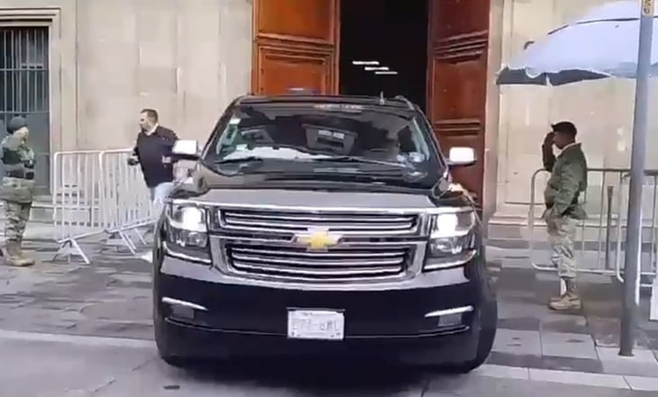 AMLO sale de Palacio Nacional en la Suburban negra; no descartaba ir a Guerrero por afectaciones de 'Otis'