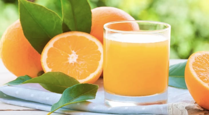Beneficios de consumir jugo de naranja a diario