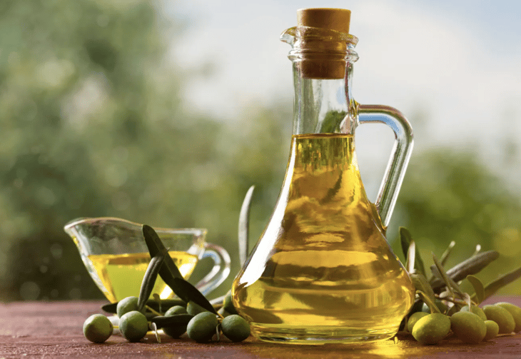 ¿Cómo usar aceite de oliva para cubrir las canas y rejuvenecer tu cabello?