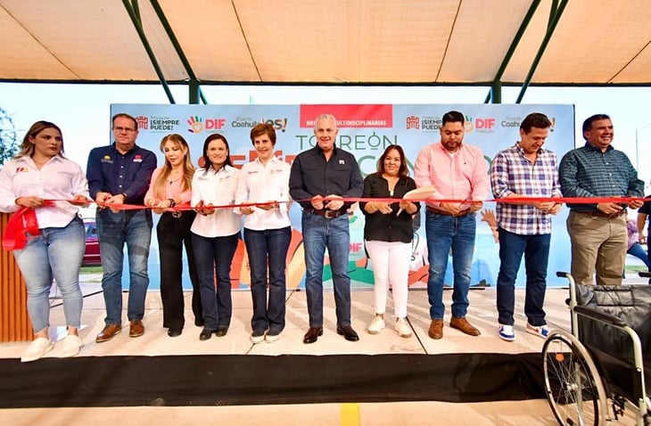 El alcalde de Torreón inauguró techumbre y organizó una brigada en el barrio Monterreal