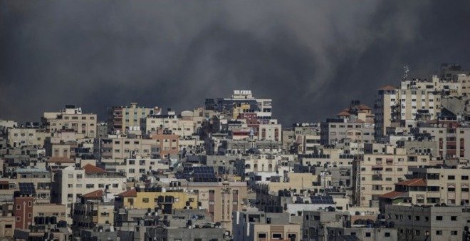 Intensos bombardeos de Israel dejan sin telefonía e internet a la Franja de Gaza