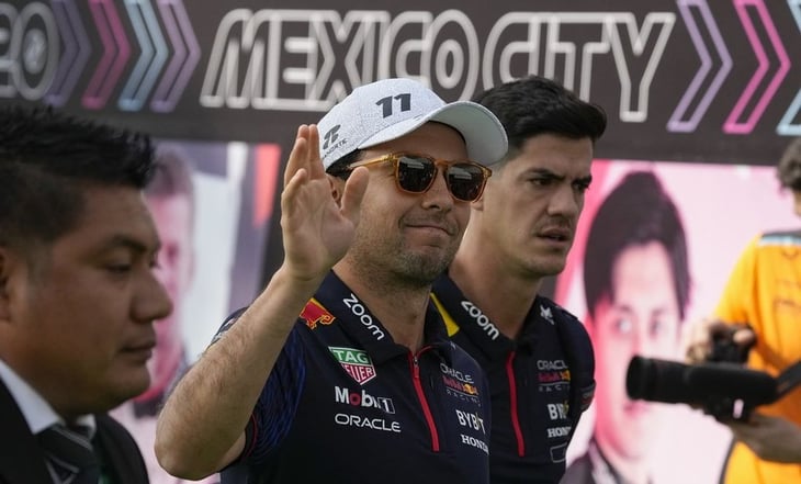 Checo Pérez y el emotivo momento que vivió con un niño durante el Gran Premio de México