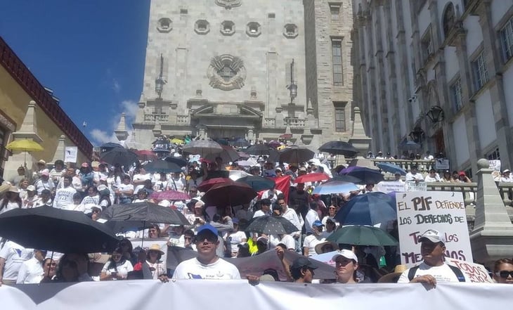 Marchan más de 2 mil trabajadores del PJF en Guanajuato capital