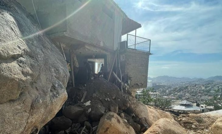 Roca de 50 toneladas aplastó casa tras paso de 'Otis' en Acapulco; recuperan cuerpos de una familia