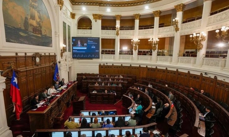 Consejo de Chile avala propuesta de nueva Constitución; incluye polémicas sobre aborto y migración