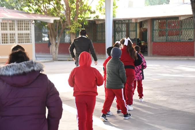 Escuelas reportaron ausentismo del 30% de alumnos por las bajas temperaturas