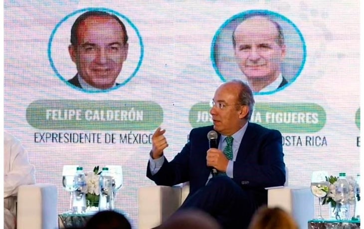 Calderón: Democracia en México está a punto de caer