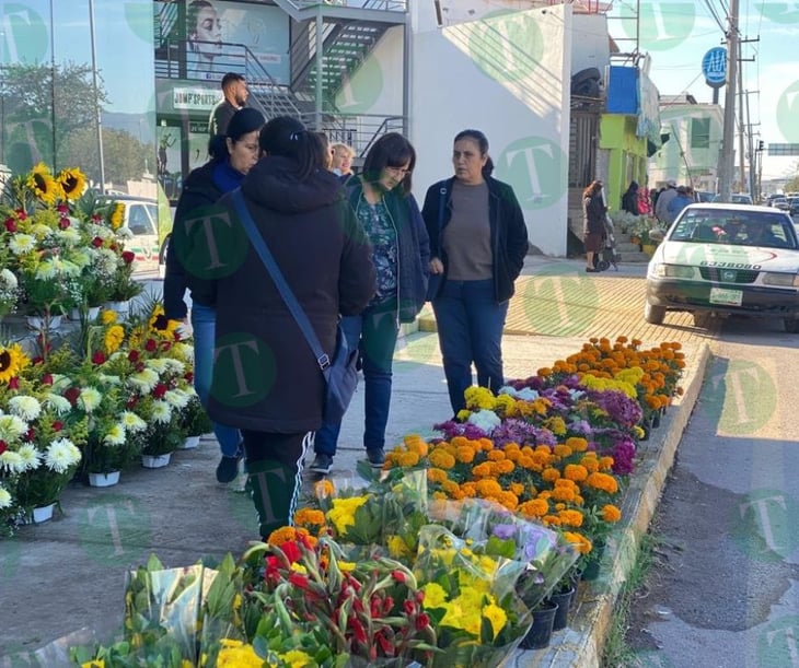 Flores del Día de Muertos repuntan ventas pese a la crisis económica de la ciudad 