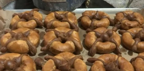 'La dona muerta' llega al mundo de los vivos; Una panadería en Saltillo crea su propia versión de 'pan de muerto'