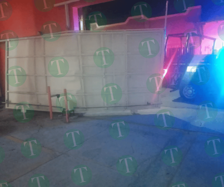 Cafre deja cucho portón de hotel de la Zona Centro de Monclova