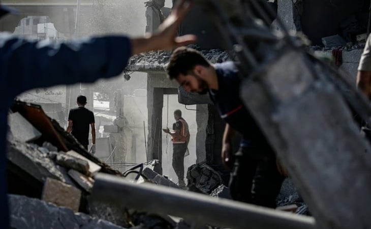 Bombardeos israelíes elevan a 9,700 los muertos en Gaza, incluidos 4,000 menores