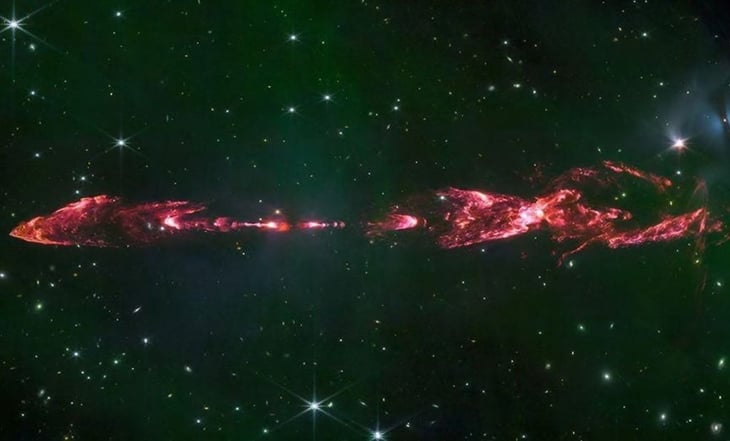 El Telescopio James Webb capta una impresionante imagen de una estrella recién nacida que lanza chorros gigantes