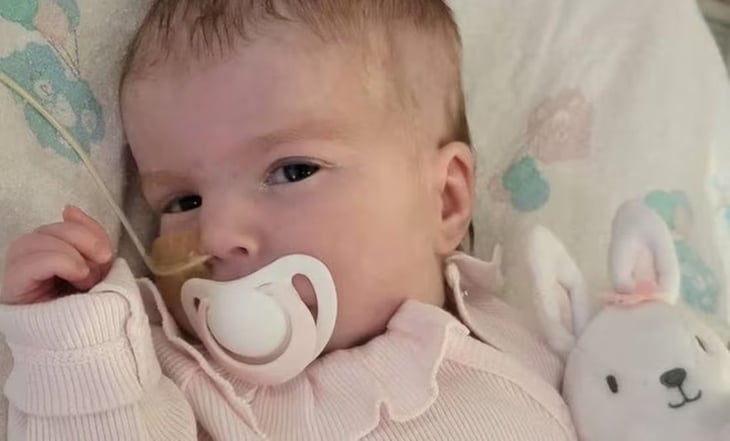 Otorgan nacionalidad italiana a bebé que iba a ser 'desconectada' en Reino Unido