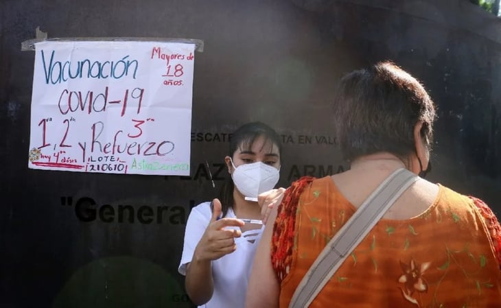 ¿Cuándo se podrá comprar en México una vacuna anticovid en farmacias?