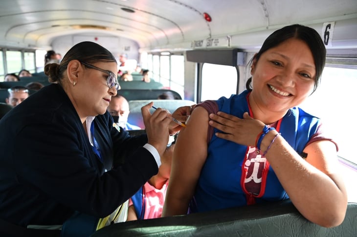 Inician vacunación transfronteriza en Acuña, benefician al sector maquilador 