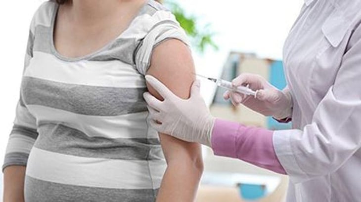 La vacuna contra la COVID no aumenta el riesgo de aborto espontáneo