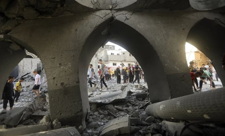 Israel ataca la Ciudad de Gaza, de donde decenas de miles han huido en los últimos días