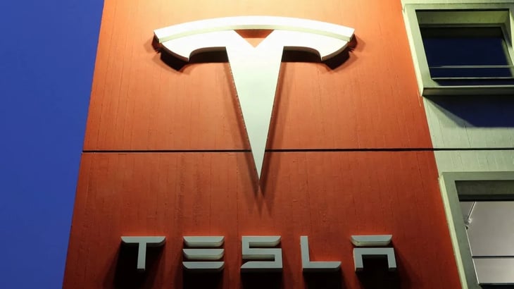 Tesla alista su debut en Chile con registro de marca 