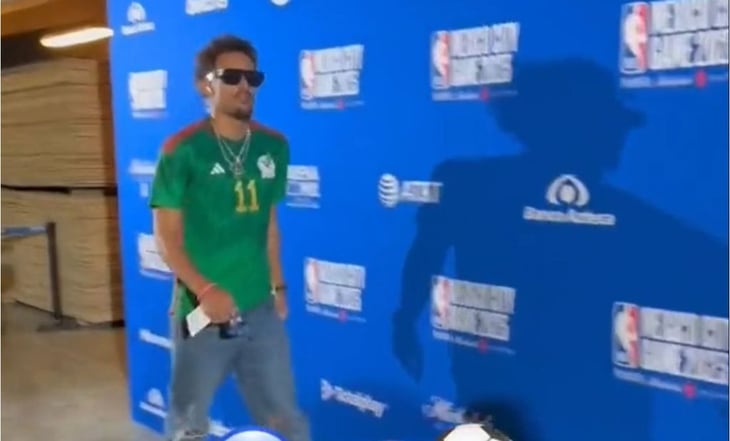 VIDEO: Trae Young llega a la Arena CDMX con el jersey de Santiago Giménez