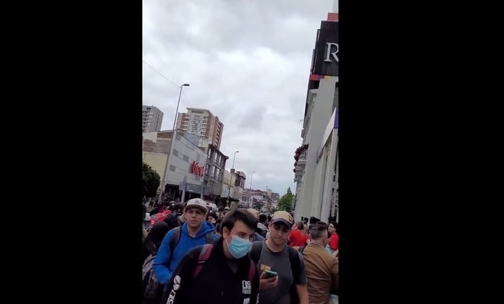 Video: reportan detonaciones de bombas de ruido en centros comerciales en Chile