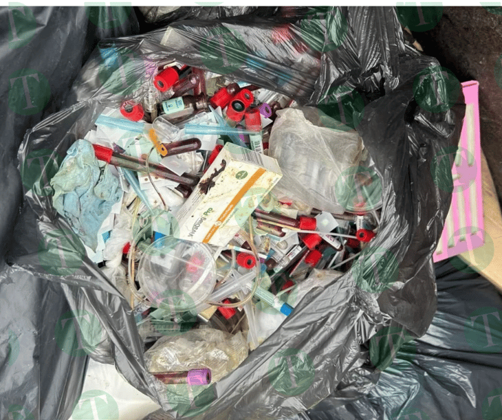 Alerta de Salud Pública: Tubos con residuos de sangre, medicamentos y hasta pruebas Covid-19 en el contendor del Amparo Pape
