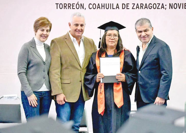 MARS encabeza graduación de 419 mujeres en Torreón