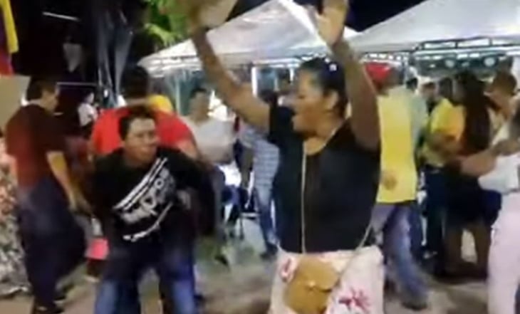 VIDEO: Mujer bailaba alegremente y le llega un infarto fulminante en plena fiesta en Colombia
