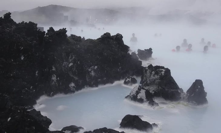 Islandia evacúa un pueblo y activa una alerta de aviación por riesgo de erupción volcánica
