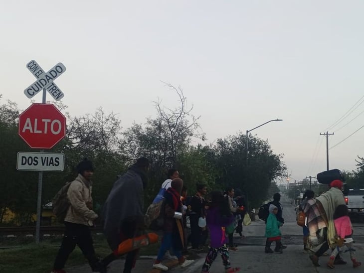 Ni el frío los detiene; migrantes llegan a PN para cruzar a EU