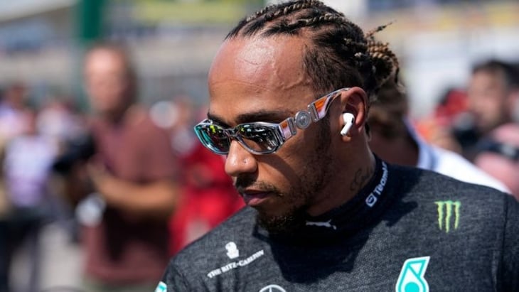 Lewis Hamilton 'tira la toalla' en la carrera con Checo Pérez por segundo lugar: 'Esta muy lejos'