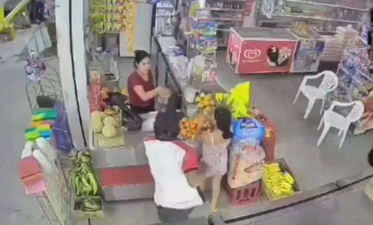 VIDEO: En plena tienda, hombre hace tocamientos a una niña en Ecuador